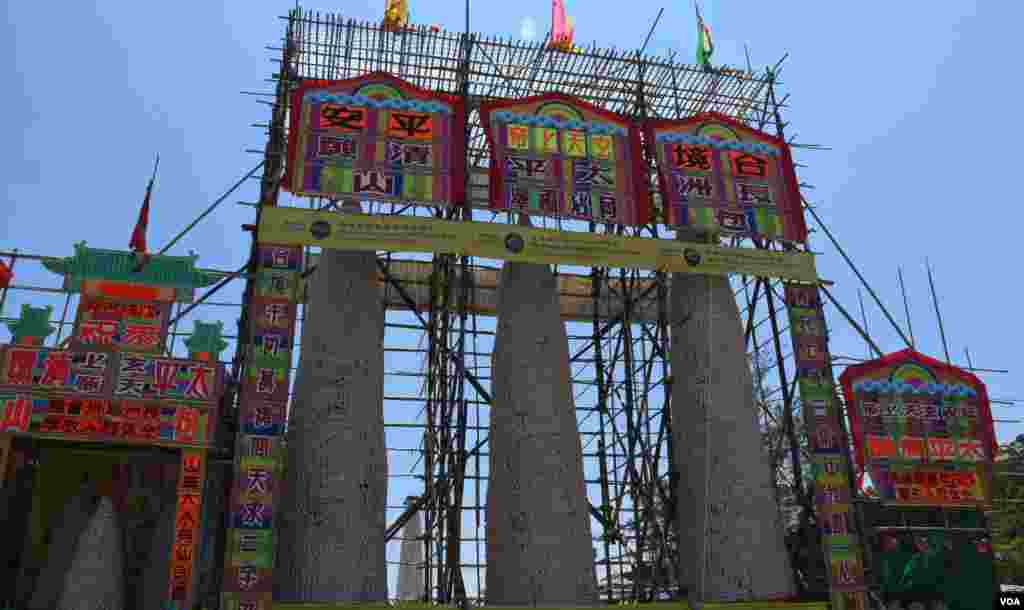 長洲太平清醮的三座大包山。(美國之音湯惠芸拍攝)