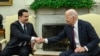 ԱՄՆ նախագահ Ջո Բայդենը 2024 թվականի ապրիլի 15-ին Վաշինգտոնում Սպիտակ տան Օվալաձև աշխատասենյակում սեղմում է Իրաքի վարչապետ Մուհամեդ Շիա ալ-Սուդանիի ձեռքը: