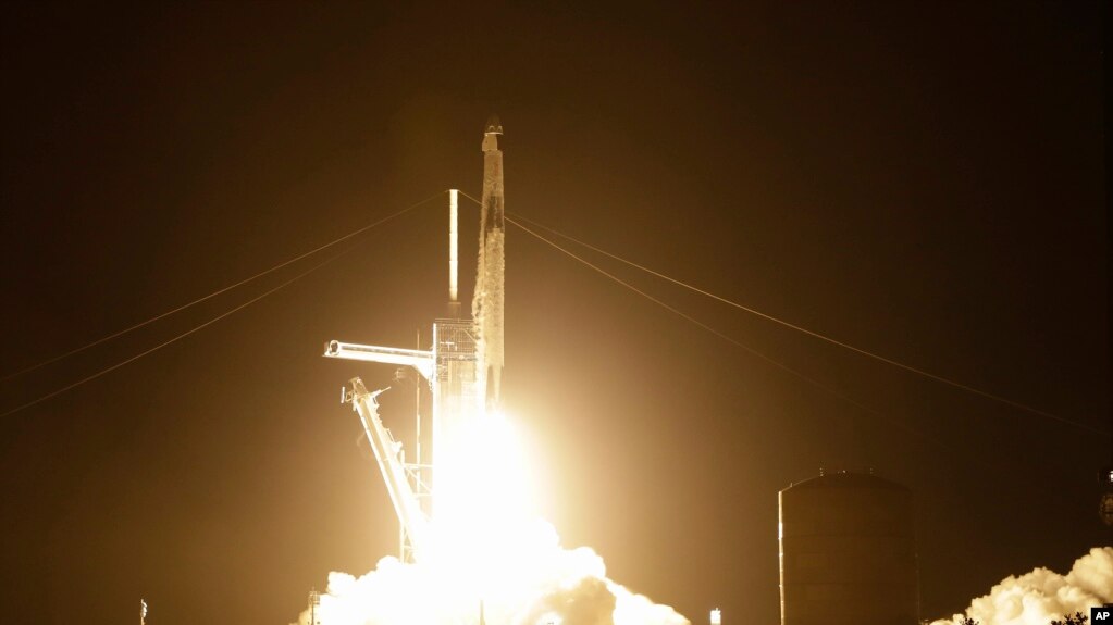 El cohete de SpaceX despegó este sábado desde el Centro Espacial Kennedy en Cabo Cañaveral, Florida.