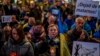 Протест на підтримку України в Іспанії 24 лютого 2023 року. Фото: AP/Manu Fernandez