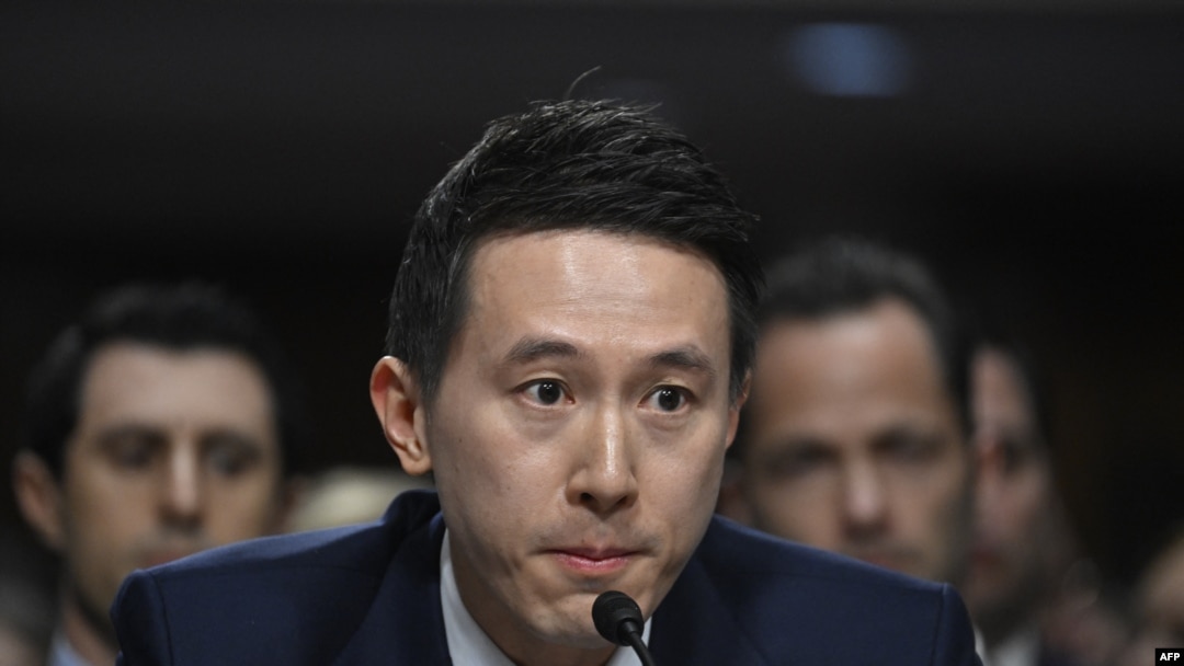 Shou Zi Chew, CEO TikTok, bersaksi di hadapan anggota Senat di Gedung Capitol, Washington, dalam pertemuan mengenai krisis eksploitasi seksual pada anak-anak dan raksasa teknologi, pada 31 Januari 2024. (Foto: AFP/Andrew Caballero-Reynolds)