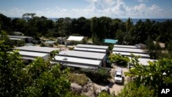 ARSIP – Lokasi penampungan pengunsi di Nibok, Nauru, 4 September 2018 (foto: Jason Oxenham/Foto Pool via AP, Arsip)