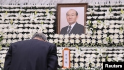 23일 한국 서울 신촌 세브란스병원 장례식장에 고 전두환 전 대통련 빈소가 마련되어 있다.