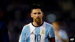 El astro del Barcelona ya había cumplido un partido de suspensión. Argentina se ubica quinta en la eliminatoria sudamericana de 10 equipos.