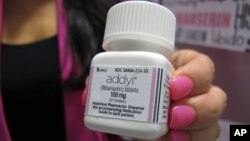 Sprout Pharmaceuticals CEO Cindy Whitehead holds a bottle for the female sex-drive drug Addyi at her Raleigh, N.C., Aug. 18, 2015.