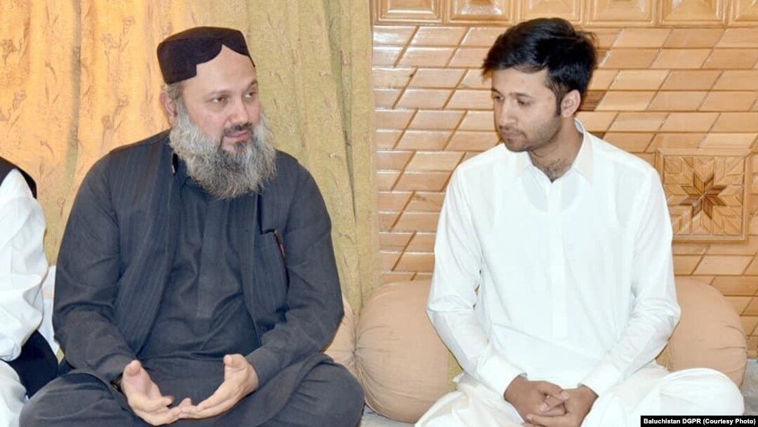 د بلوچستان وزیراعلی جام کمال خان او د عثمان کاکړ مشر زوی خوشحال کاکړ