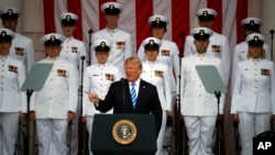 El presidnete Donald Trump pronunció su segundo discurso como comandante en jefe en el Memorial Day o Día de los Caídos en Guerras en el Cementerio Nacional de Arlington, Virginia, el lunes, 28 de mayo de 2018.