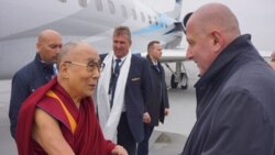 སྤྱི་ནོར་༸གོང་ས་༧སྐྱབས་མགོན་ཆེན་པོ་མཆོག་པོ་ལཎྜ་ནང་ཆིབས་བསྒྱུར་མཛད་ཡོད་པ།