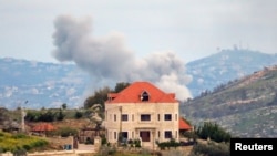 이스라엘과 헤즈볼라의 교전이 격화되면서 2026년 3월 25일 레바논 남부에서 이스라엘의 공격으로 연기가 피어오르고 있다.