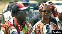 Tsohon shugaban Zibabwe Robert Mugabe da matarsa Grace Mugabe