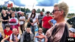 Shiyes camp leader Anna Shekalova explains camp rules to volunteers at a 'People's Congress.' Opposition to the Shiyes landfill has united Russians with widely differing political views. (Photo: C. Maynes)