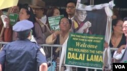 ༸གོང་ས་མཆོག་ནེའུ་ཡོག་ལ་ཞབས་སོར་འཁོད་པ།