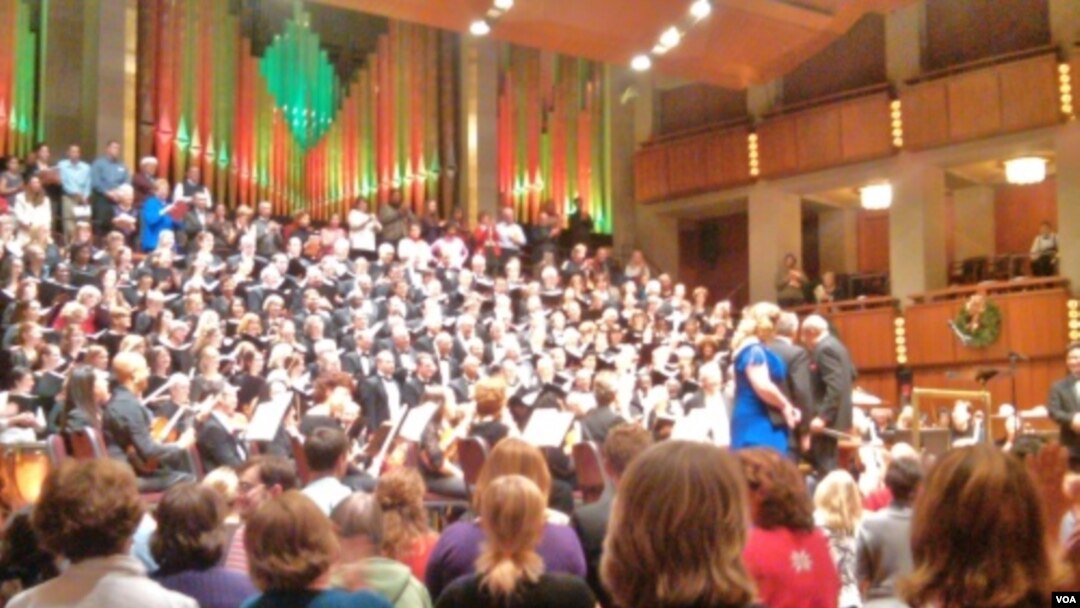 Orkestra Handel Messiah saat tampil di pusat seni ternama di Washington DC, "Kennedy Center".