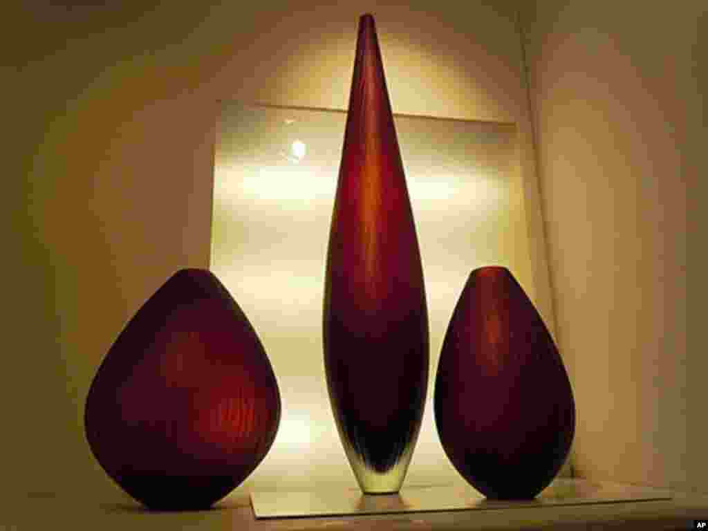 Amber silhouettes by Pablo Soto of Penland, North Carolina.