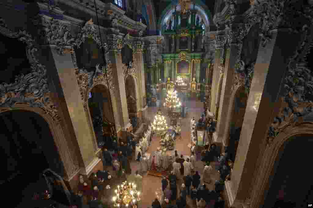 People attend the funeral of former head of the Lithuanian Orthodox Church Metropolitan Emeritus Chrysostomos, in the Orthodox Church of the Holy Spirit in Vilnius, Lithuania. (AP Photo/Mindaugas Kulbis) &nbsp; 