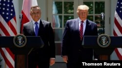 Tổng thống Duda (trái) và Tổng thống Trump trong cuộc họp báo chung tại Nhà Trắng vào ngày 24/6/2020.