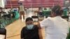 Guatemaltecos viajan a México para vacunarse contra COVID-19