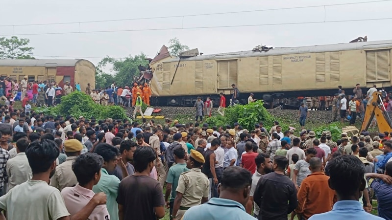 At least 8 dead, 25 hurt in train collision in India