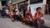 La gente hace fila para entrar a una tienda en el centro de La Habana, Cuba, el 3 de octubre de 2022. REUTERS/Alexandre Meneghini