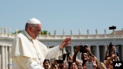 El papa Francisco es visto tras la audiencia general de los miércoles en el Vaticano el 29 de agosto de 2018.