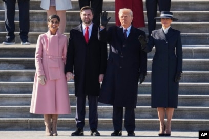 Melania Trump's stylish navy blue suit worn on Inauguration Day