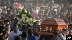 Mourners carry the coffin of slain mayor of Temixco, Gisela Mota, to the cemetery in Pueblo Viejo, Mexico, Sunday, Jan. 3, 2016. A new study suggests that Mexico's drug violence was so bad at its peak that it apparently caused the nation's male life expectancy to drop by several months.