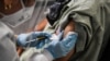 สหรัฐฯ เผชิญเสียงเรียกร้องให้แบ่งปัน 'วัคซีนโควิด' แก่ประเทศที่ขาดแคลน