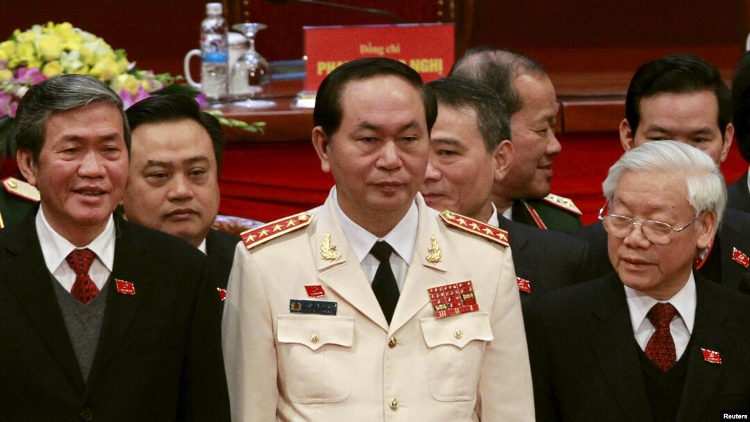 Majelis Nasional Vietnam memilih seorang pejabat tertinggi kepolisian, Tran Dai Quang (tengah) menjadi presiden, hari Sabtu (2/4). 