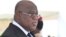 Le président congolais Felix Tshisekedi donne un discours aux funérailles d'État du défunt président tchadien Idriss Deby Itno, à N'Djamena, le 23 avril 2021.