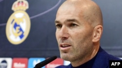 L'entraîneur français du Real Madrid, Zinedine Zidane, donne une conférence de presse pour annoncer sa démission à Madrid le 31 mai 2018.