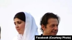 عمران خان اور عائشہ گلالئی (فائل فوٹو)