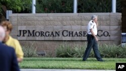 Law enforcement secure grounds of JPMorgan Chase annual stockholders meeting in Tampa, Fla., May 15, 2012.