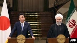 伊朗总统鲁哈尼6月12日在德黑兰与日本首相安倍晋三举行联合记者会。