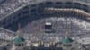 Peregrinos musulmanes rodean la Kaaba, un edificio cúbico en la Gran Mezquita, durante el peregrinaje anual del haj en La Meca, Arabia Saudí, el 17 de junio de 2024.