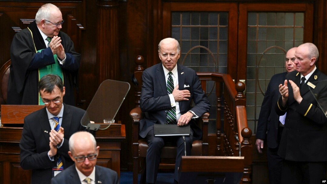 Predsjednik Joe Biden obraća se parlamentu u Dablinu, 13. aprila 2023. (Foto: Kenny Holston/The New York Times via AP)
