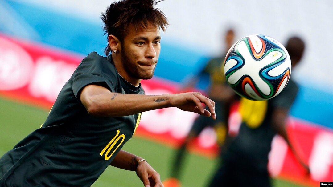 Cầu thủ Brazil Neymar, một trong những hậu vệ hàng đầu thế giới, tập dượt một ngày trước trận đấu khai mạc World Cup giữa Brazil và Croatia, 11/6/14