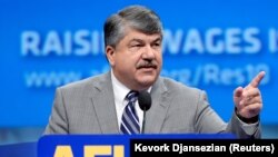 Richard Trumka, président de la Fédération américaine du travail-Congrès des organisations industrielles (AFL-CIO), prend la parole lors du congrès annuel de l'AFL-CIO à Los Angeles, en Californie, le 10 septembre 2013. 