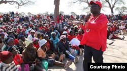 Prime Minister Morgan Tsvangirai campaigning Thursday afternoon in Vungu constituency, Lower Gweru, Midlands province. 