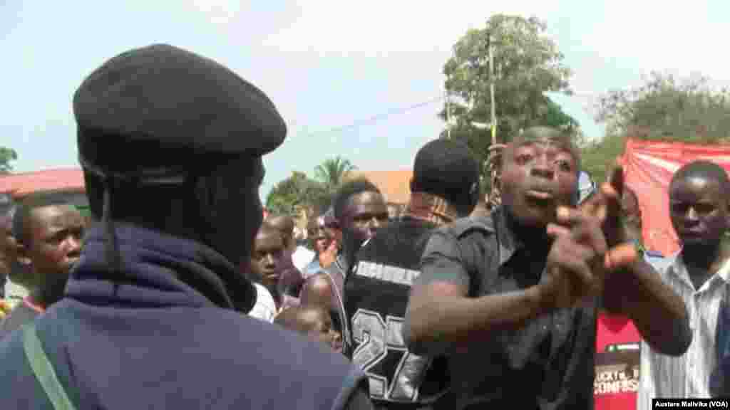 Mwandamanaji akilalamika mjini Beni kulaani mauwaji ya Kanali M. Ndala