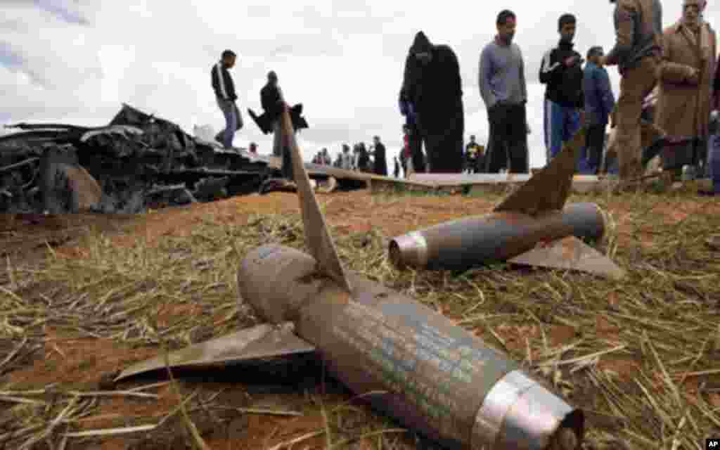 People look at components of AIM-9 Sidewinder air-to-air missiles from a U.S Air Force F-15E fighter jet after it crashed near the eastern city of Benghazi March 22, 2011. The fighter jet crashed in Libya overnight after apparent mechanical failure but it