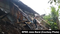 Tanah longsor di Sukabumi merusak sebuah rumah warga, Kamis, 4 Desember 2024. (Foto: BPBD Jawa Barat)