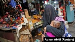 Pemerintah pemerintah akan melarang pemakaian burkak dan menutup lebih dari seribu madrasah. (Foto: REUTERS/Adnan Abidi)