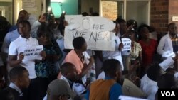 Vanamukoti vakamira kuenda kumabasa vanenge vabatana navachiremba, avo vasiri kuendawo kumabasa vachiti havachakwanisa.