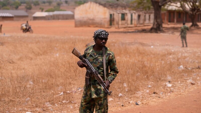 Des habitants sous le choc, après un enlèvement de masse d'écoliers dans le Nord du Nigeria