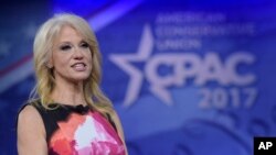 La asesora de la Casa Blanca Kellyanne Conway habló en la Conferencia de Acción Política Conservadora, CPAC, en Oxon Hill, Maryland, el jueves, 23 de febrero, de 2017.
