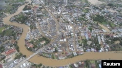 A general view of a flooded town in Sukhothai province in north of Bangkok, Thailand, September 12, 2012