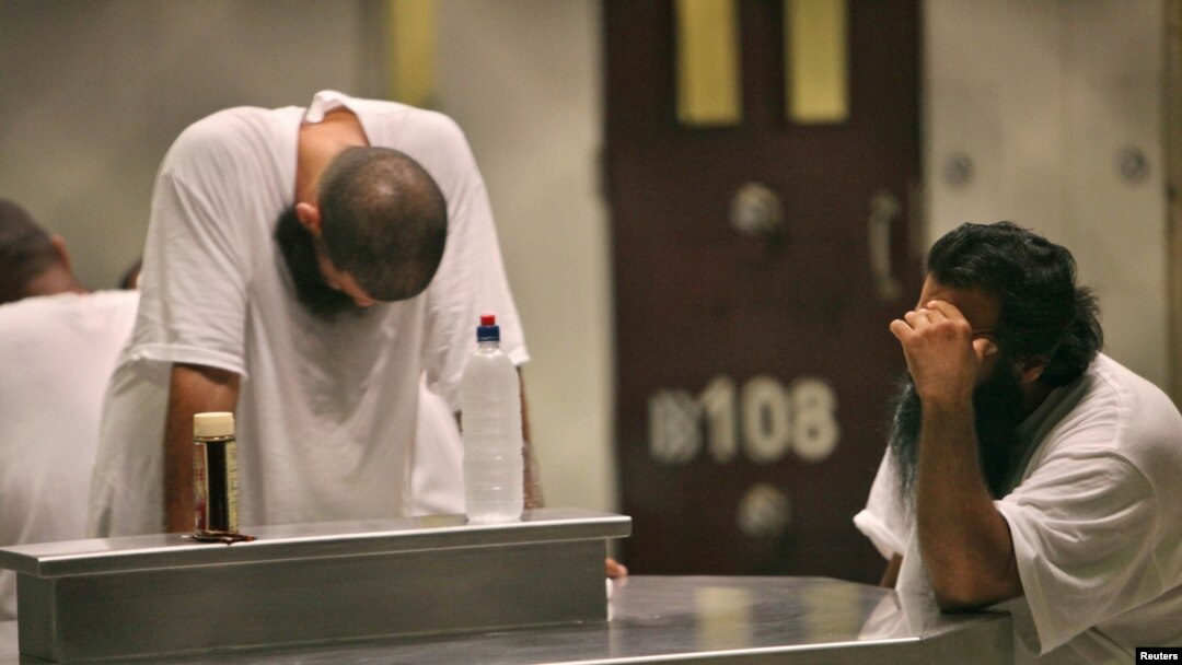 Beberapa tahanan di Guantanamo (foto: dok). Di penjara militer AS ini masih terdapat 166 orang tahanan.