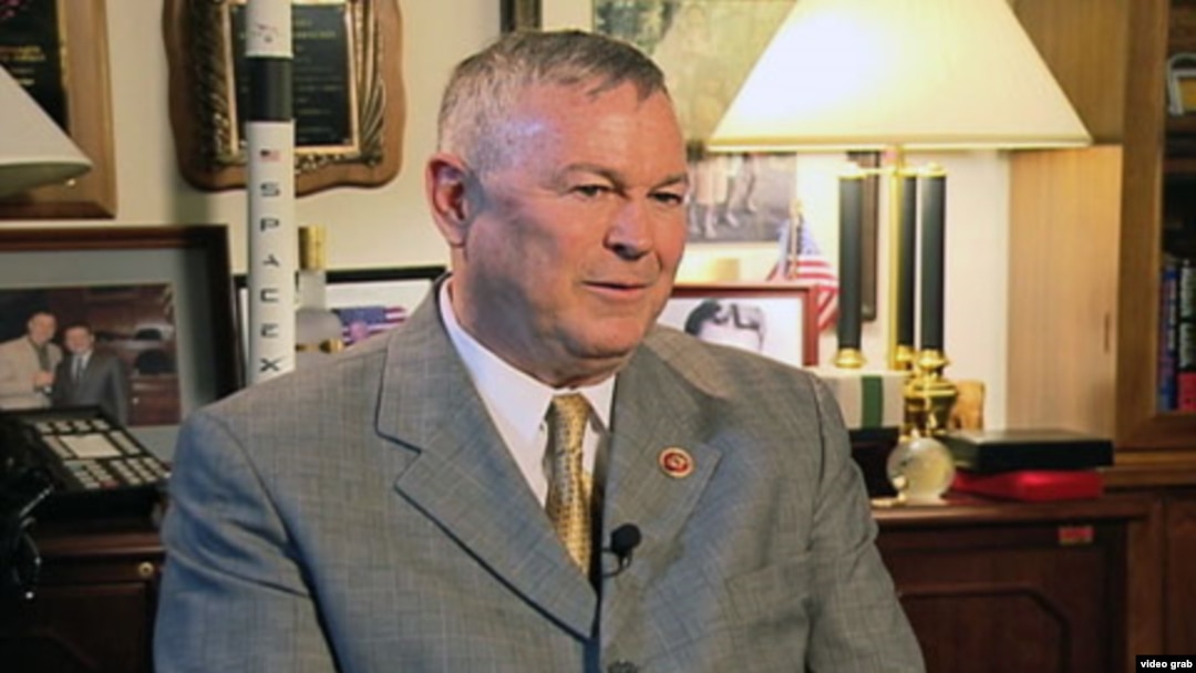 Anggota Kongres AS, Dana Rohrabacher akan memimpin delegasi bipartisan Kongres AS ke Rusia (foto: dok). 