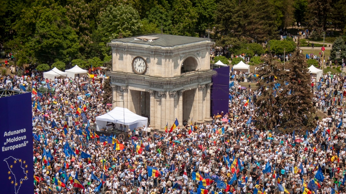 Кишинев: в митинге в поддержку евроинтеграции Молдовы приняло участие свыше  75000 человек