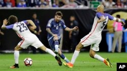 Argentina's Lionel Messi (10) takes a shot on goal past United States' Fabian Johnson (23) and Matt Besler (5) during a Copa America Centenario soccer semifinal in Houston, Texas, June 21, 2016. Argentina won 4-0.